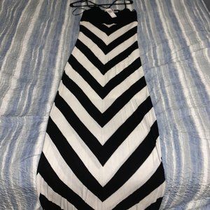 PHILOSOPHY BLACK AND WHITE MAXI DRESS THIN-KNIT SIZE M , V-NECK